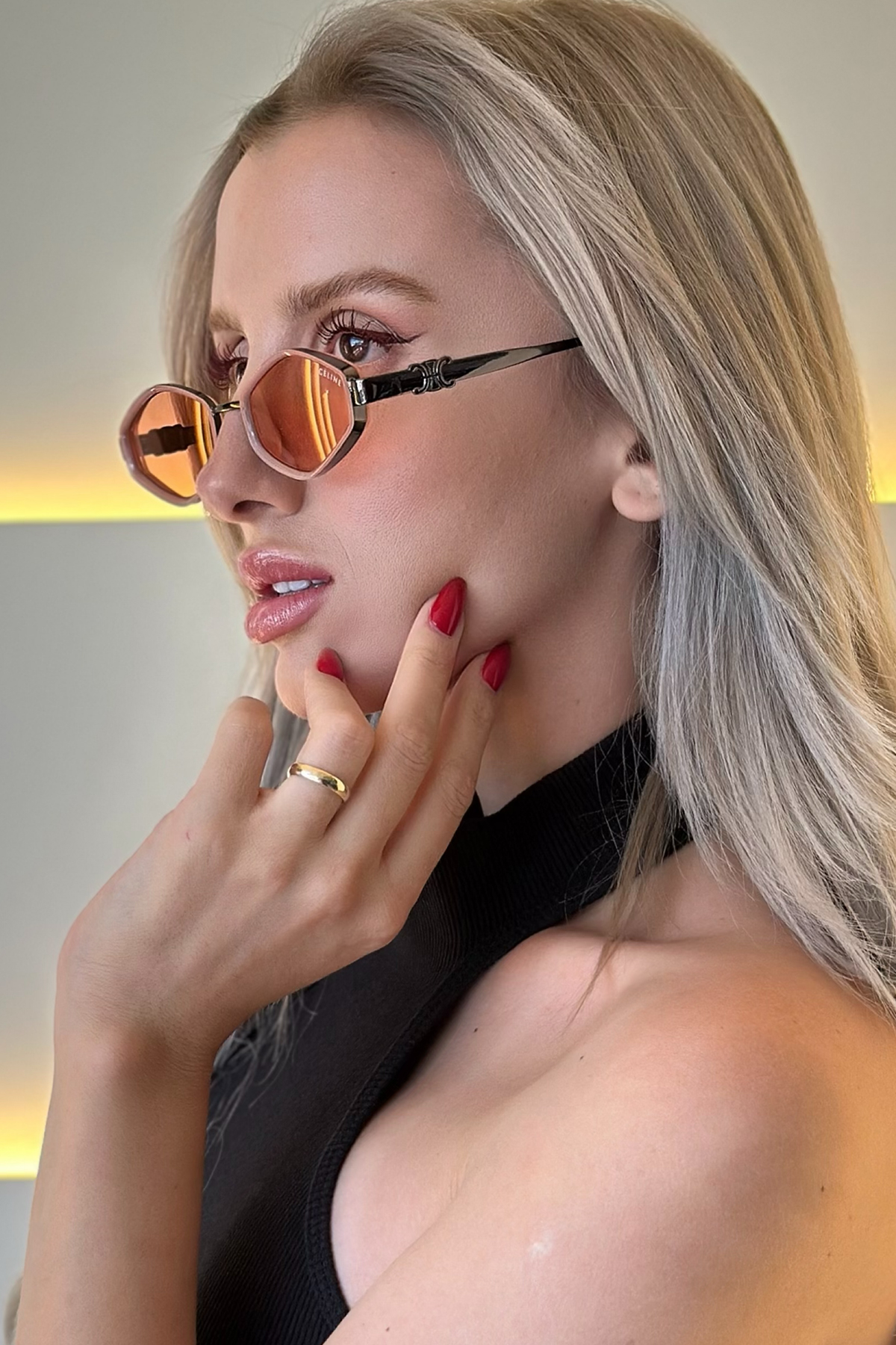 Cln- Güneş Gözlüğü Pembe Cam Siyah Çerçeve 22-08-2025