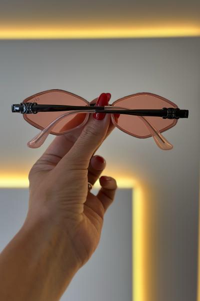 Cln- Güneş Gözlüğü Pembe Cam Siyah Çerçeve 22-08-2025